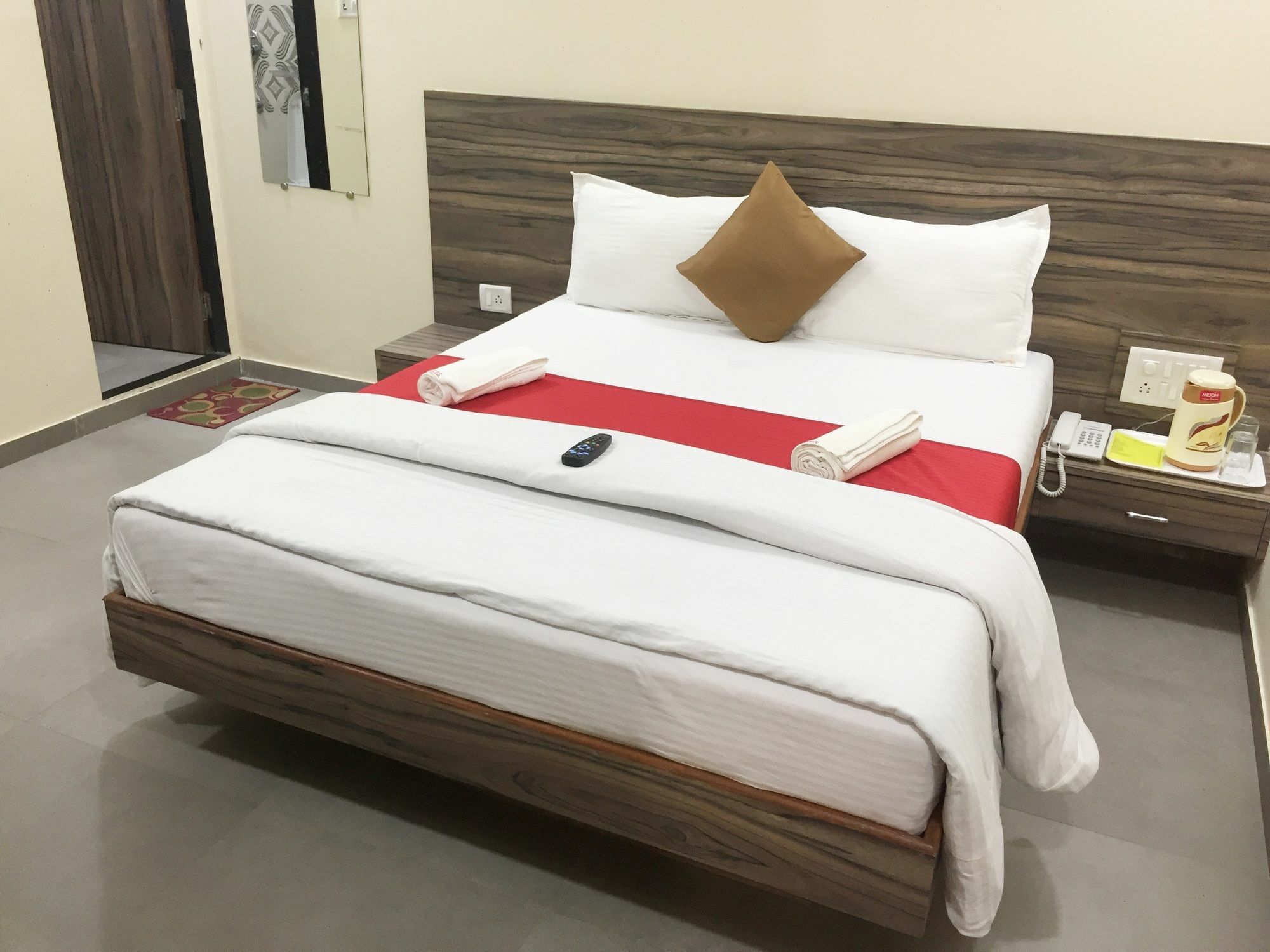 Hotel Terminus Square Kurla Exterior foto
